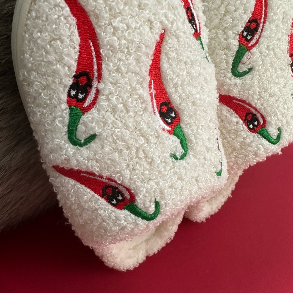 White Chili Pepper Slippers - Picture 7 of 9